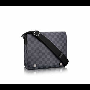 Authentic Louis Vuitton District MM Messenger Bag
